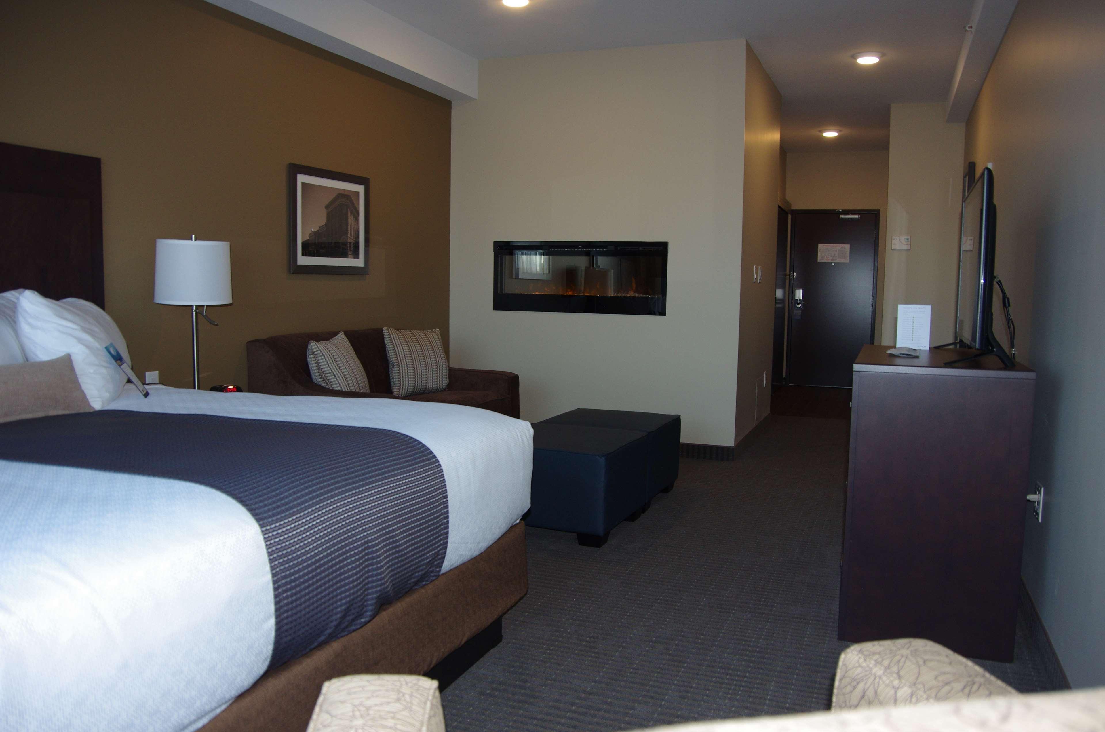 Best Western Plus Lacombe Inn&Suites Exterior foto