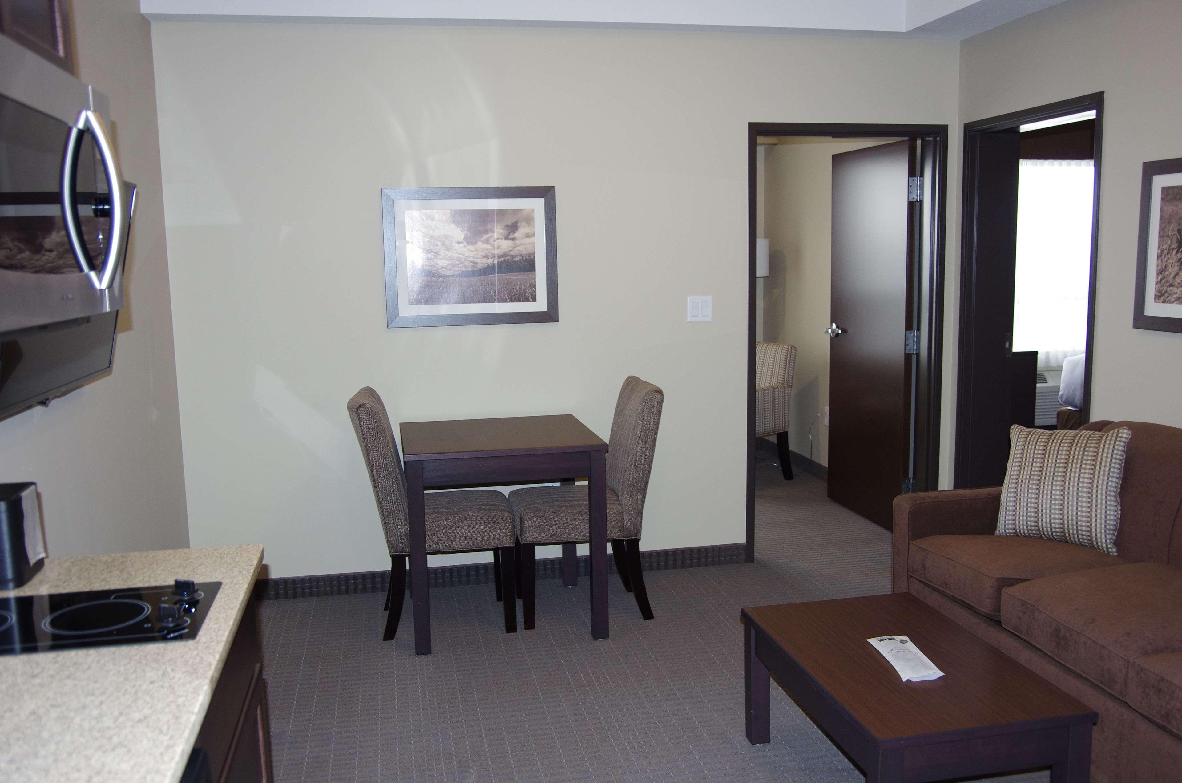 Best Western Plus Lacombe Inn&Suites Exterior foto
