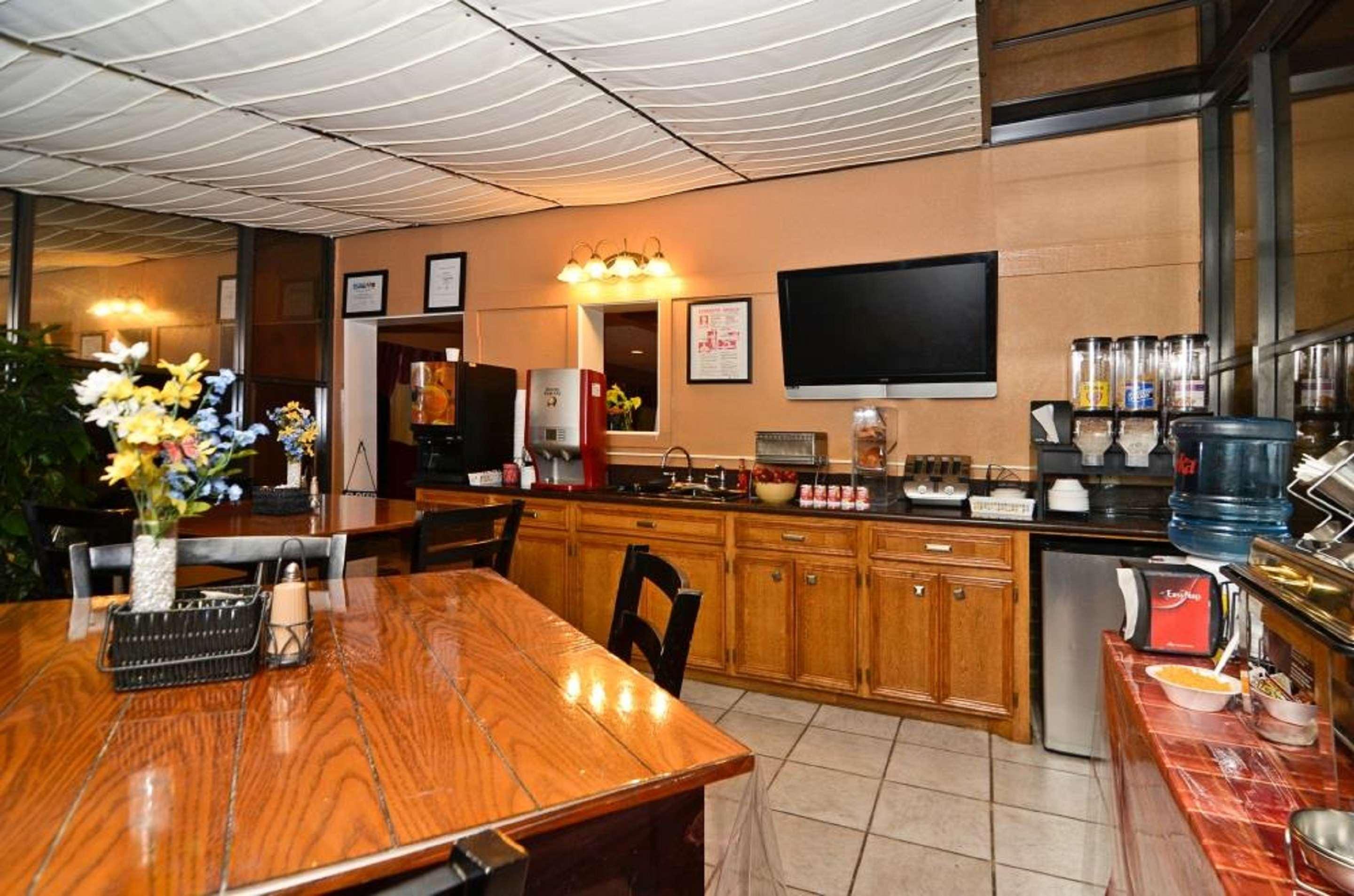 Best Western Plus Lacombe Inn&Suites Exterior foto
