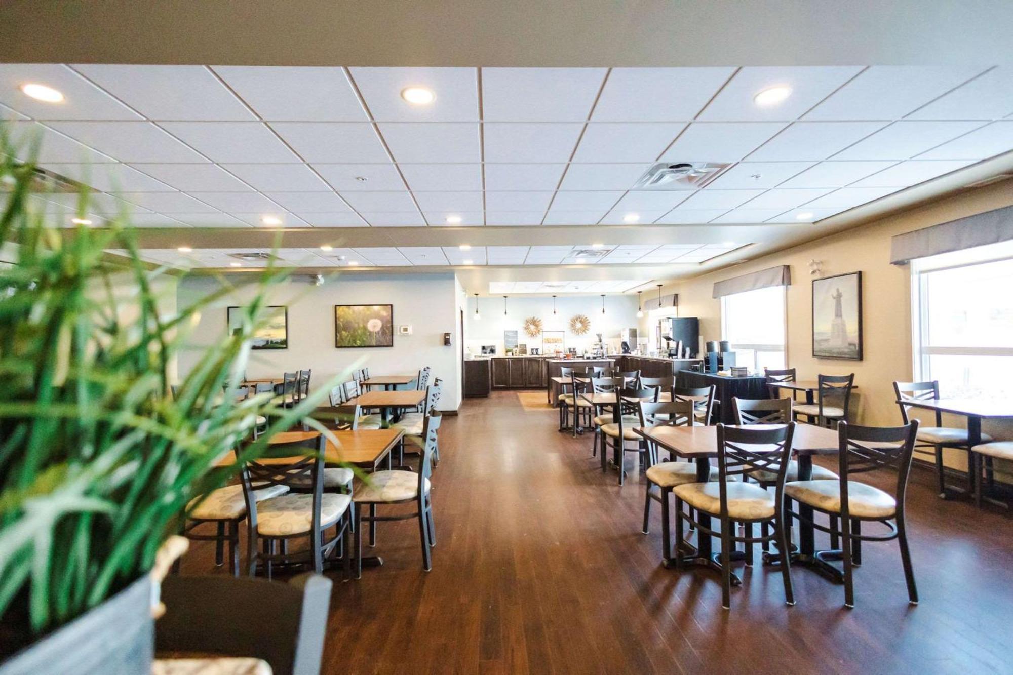 Best Western Plus Lacombe Inn&Suites Exterior foto