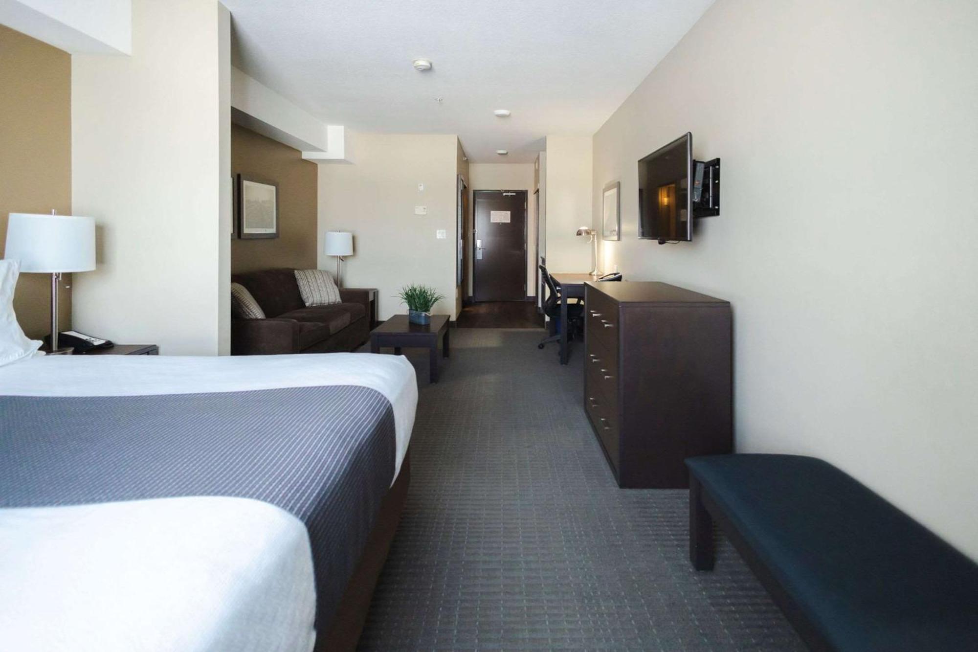 Best Western Plus Lacombe Inn&Suites Exterior foto