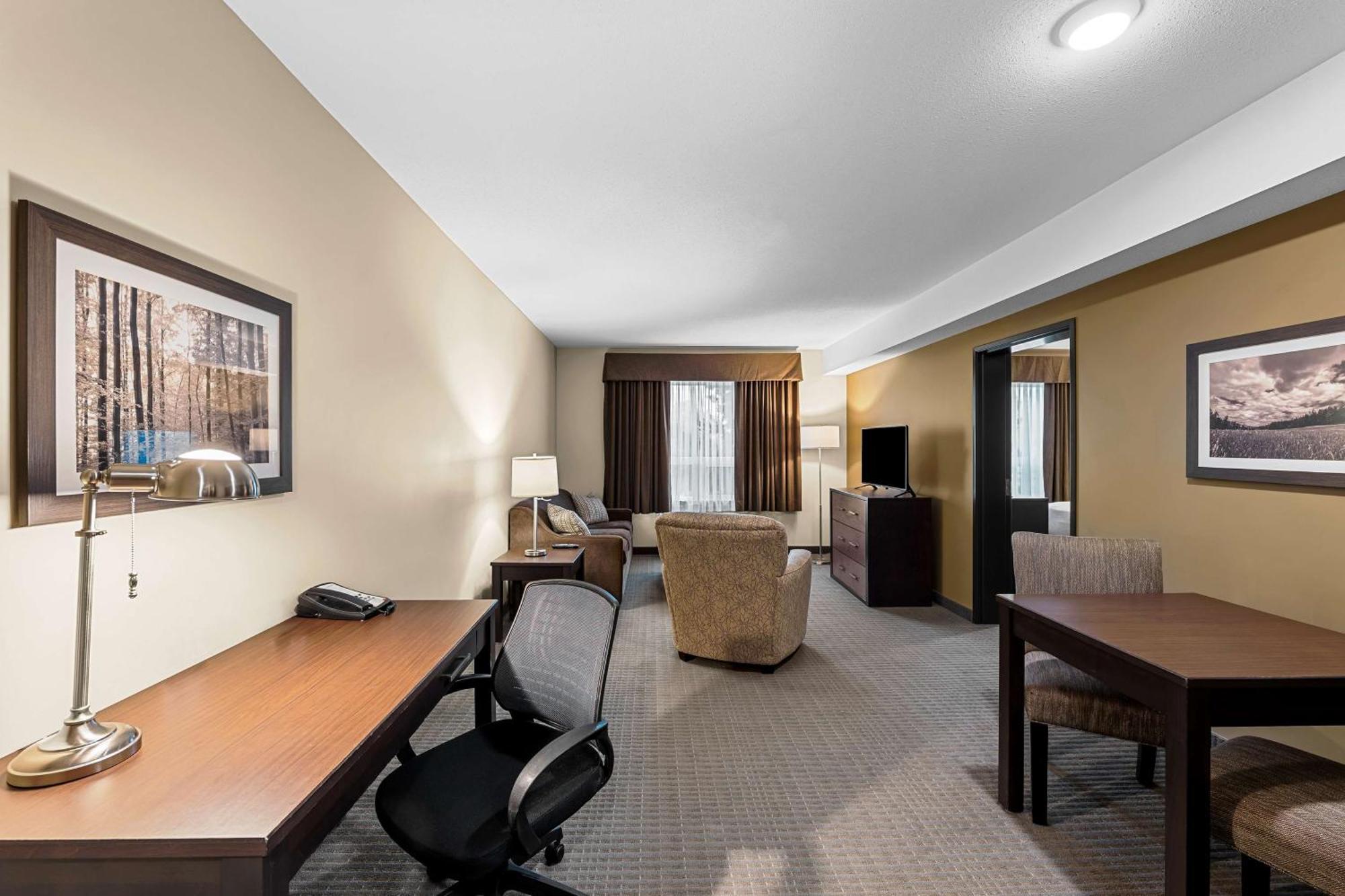 Best Western Plus Lacombe Inn&Suites Exterior foto