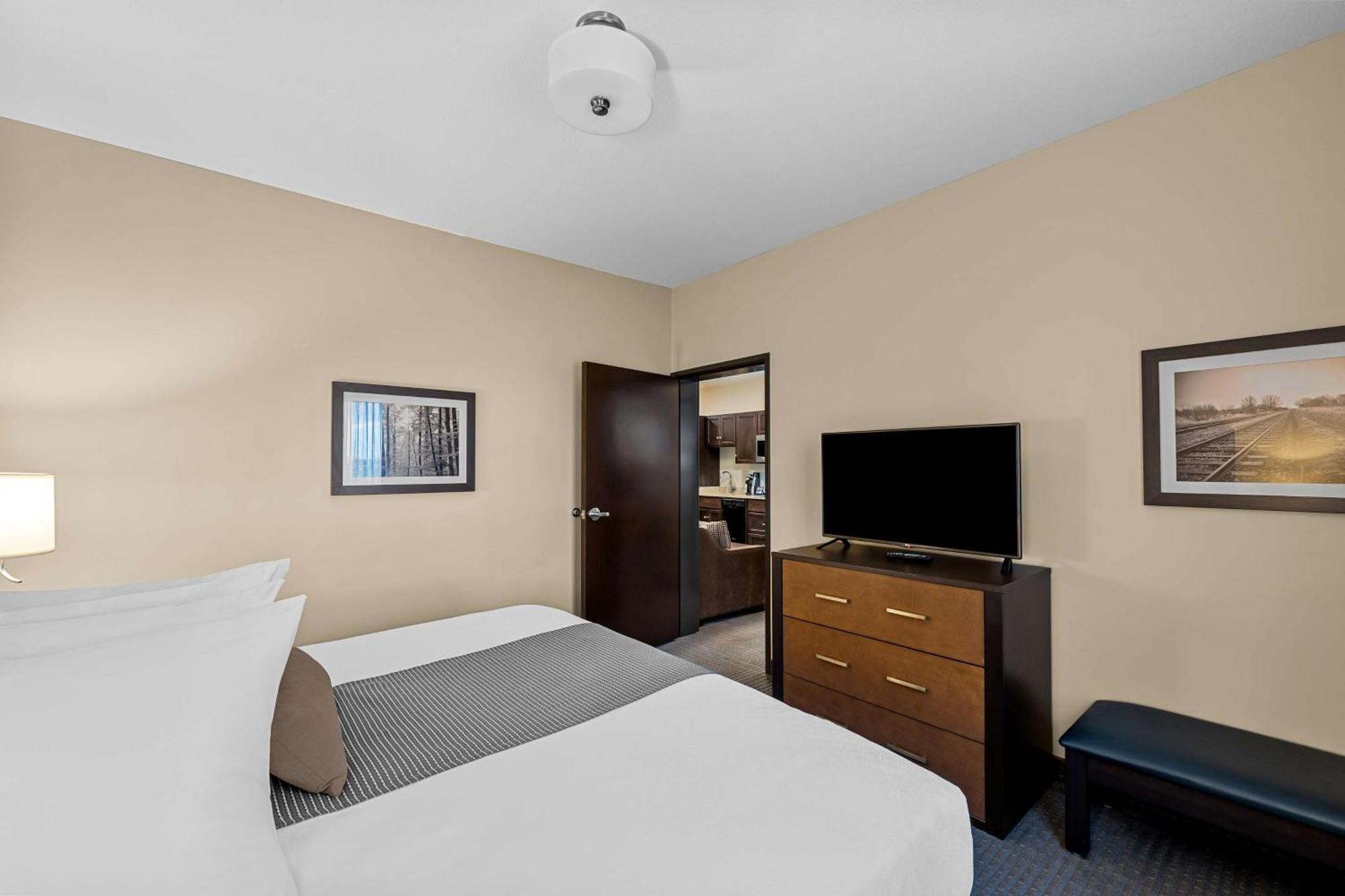 Best Western Plus Lacombe Inn&Suites Exterior foto