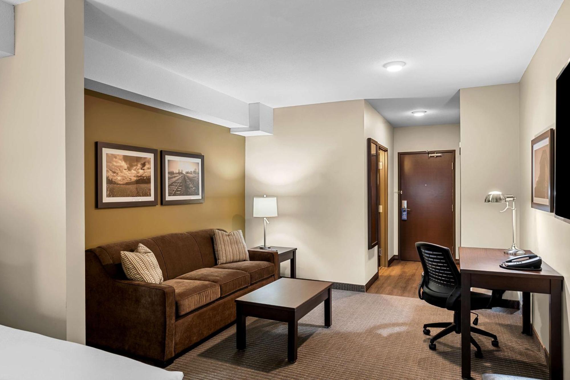 Best Western Plus Lacombe Inn&Suites Exterior foto