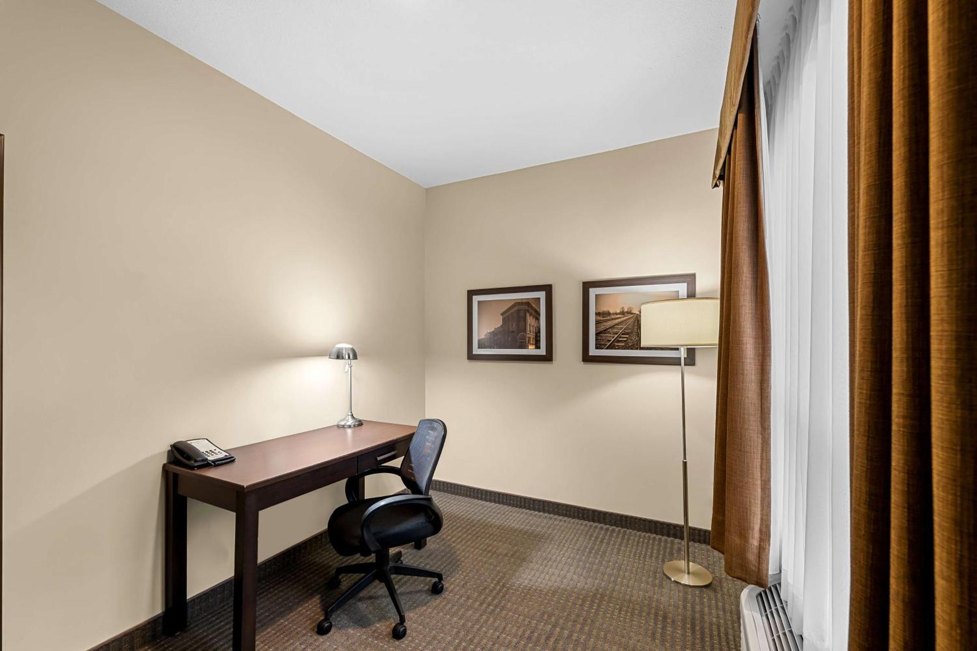 Best Western Plus Lacombe Inn&Suites Exterior foto