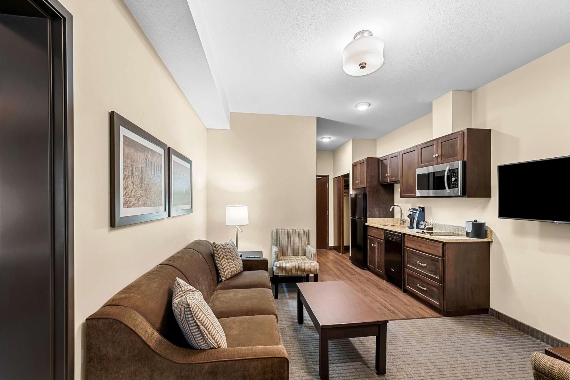 Best Western Plus Lacombe Inn&Suites Exterior foto