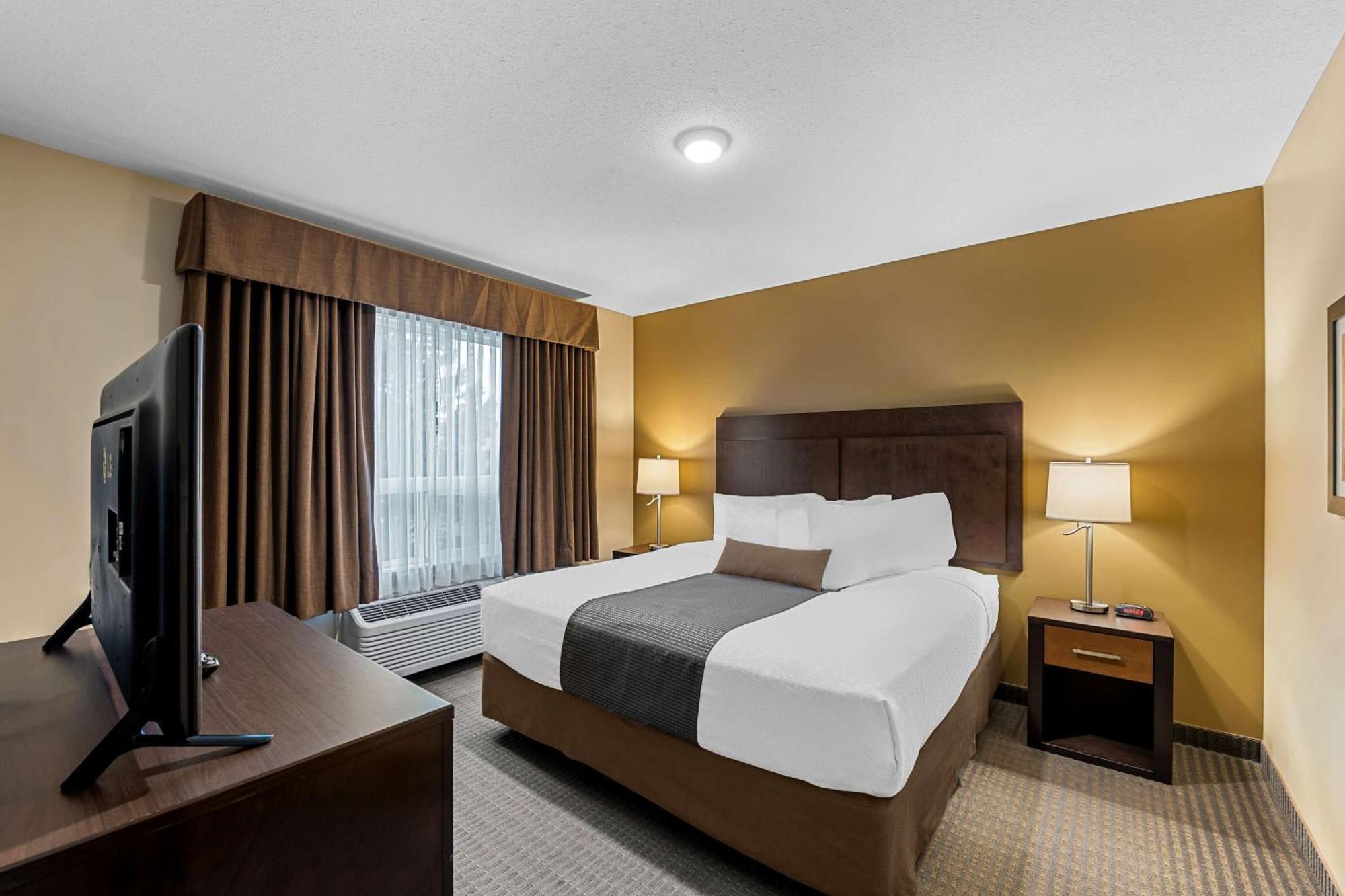Best Western Plus Lacombe Inn&Suites Exterior foto
