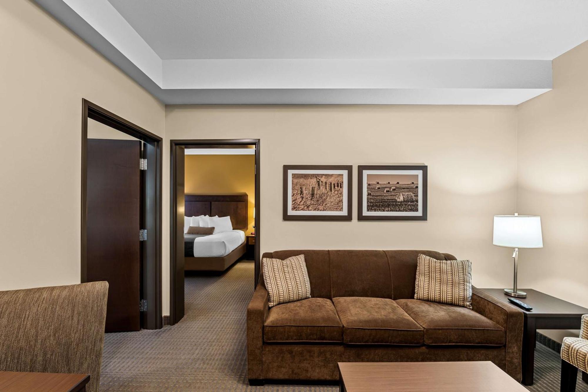 Best Western Plus Lacombe Inn&Suites Exterior foto