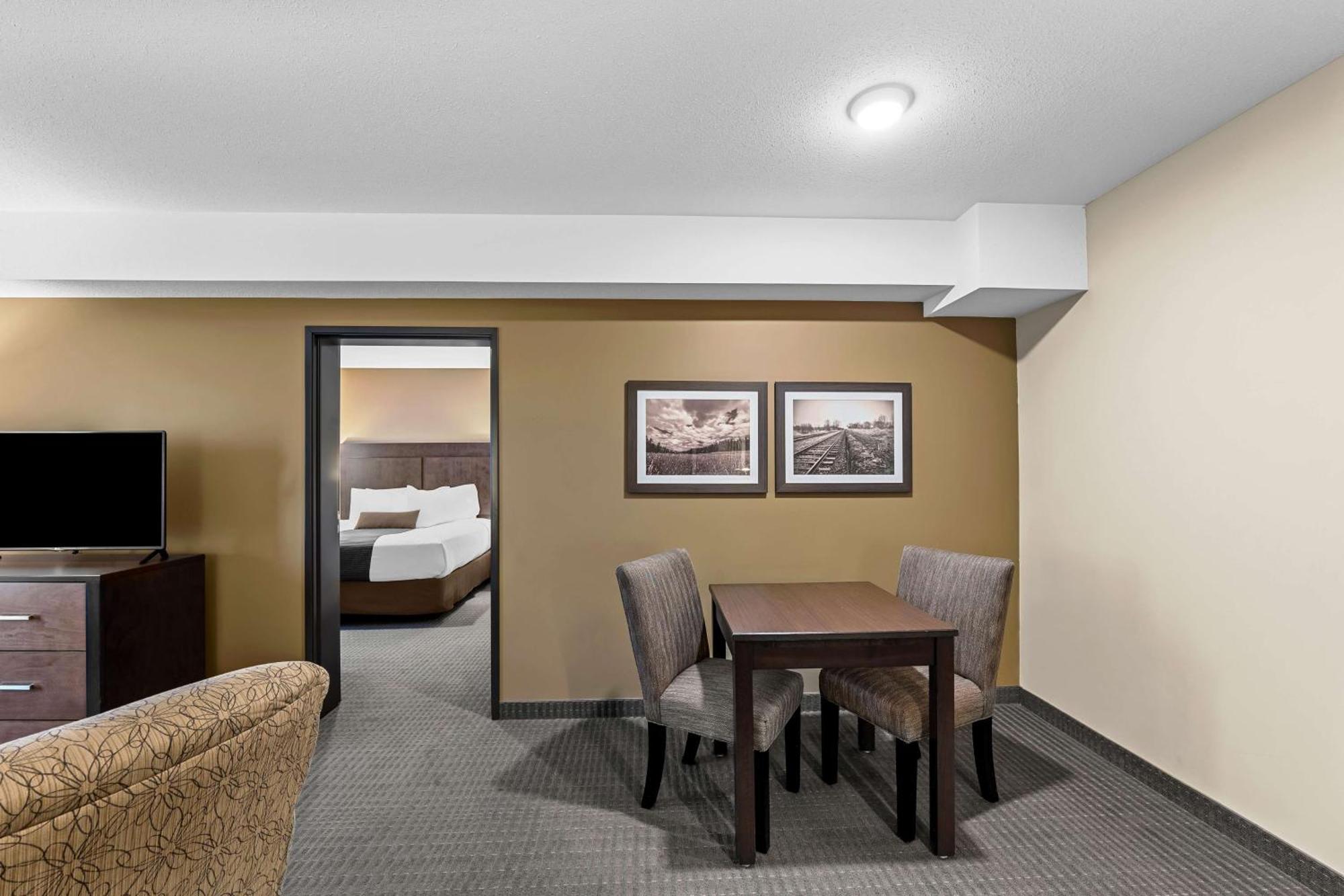 Best Western Plus Lacombe Inn&Suites Exterior foto