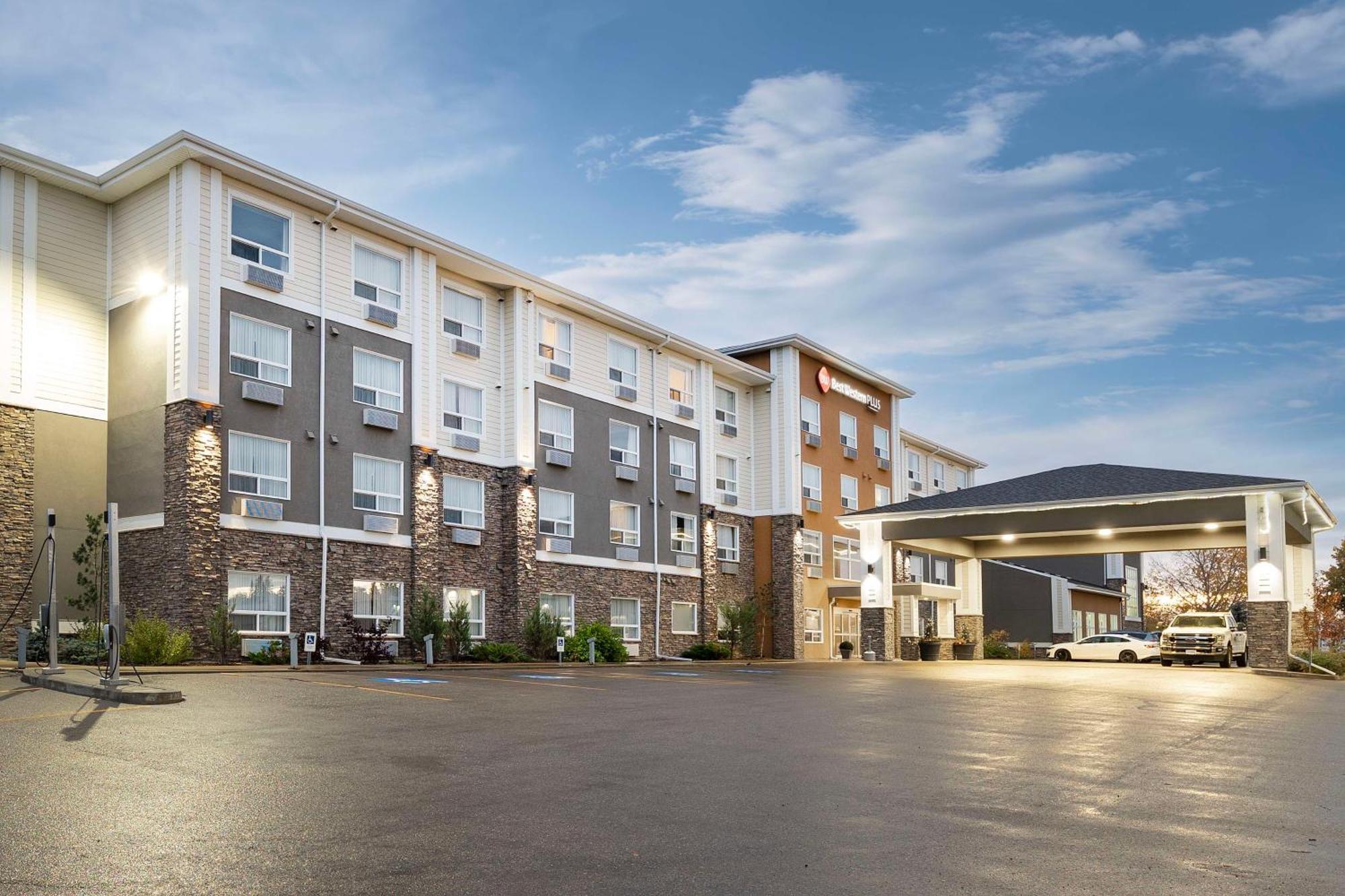 Best Western Plus Lacombe Inn&Suites Exterior foto