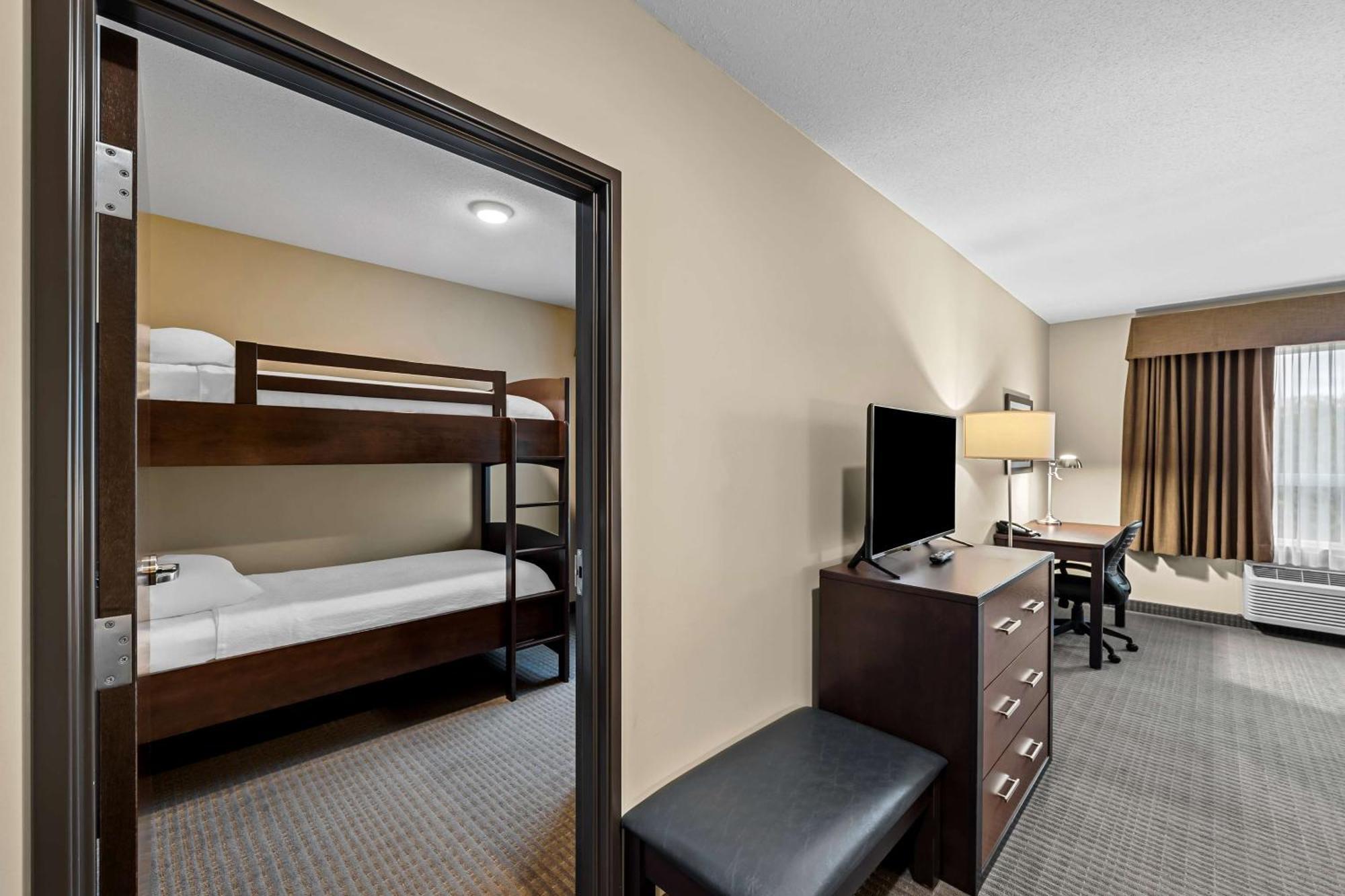 Best Western Plus Lacombe Inn&Suites Exterior foto