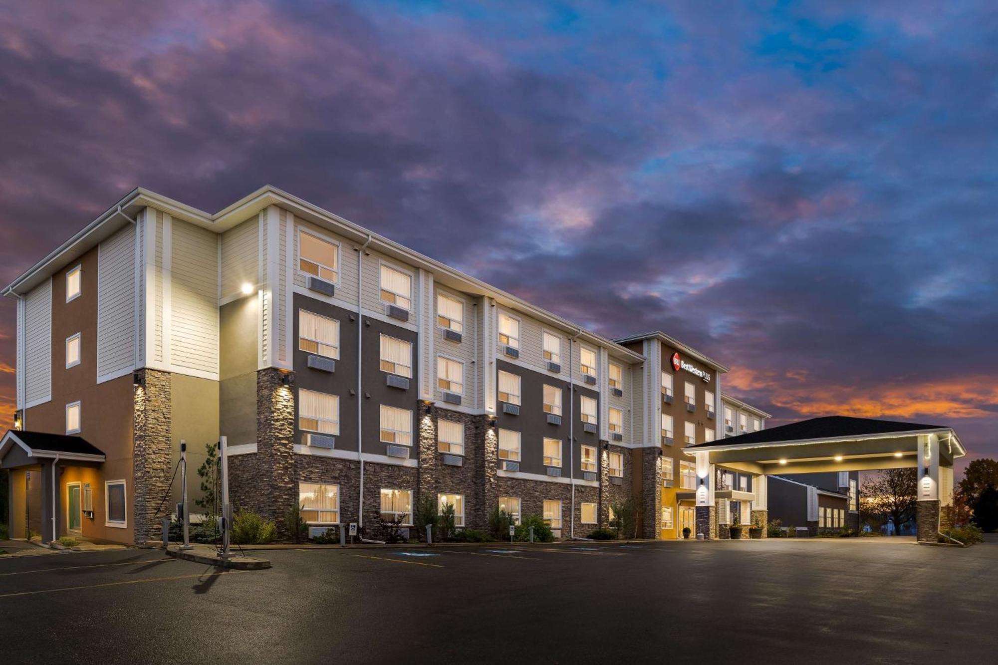 Best Western Plus Lacombe Inn&Suites Exterior foto